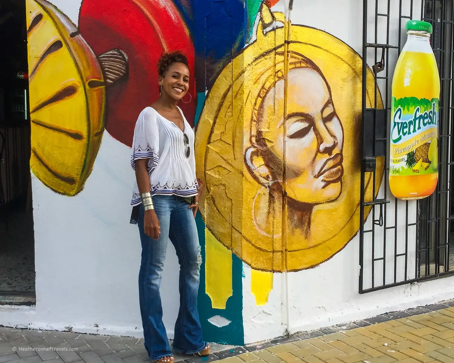 Contra Bracelet mural in San Nicolas, Aruba