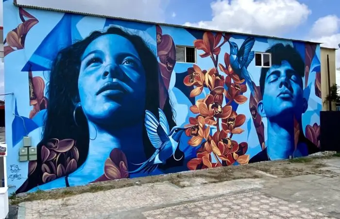 Mural Lo de aqui by Fio Silva and Sake Ink, San Nicolas, Aruba, 2025, seen along the wall.